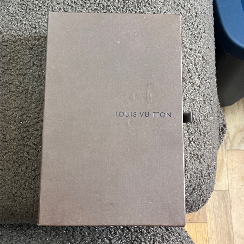**LV VINTAGE SLIDE BOX**